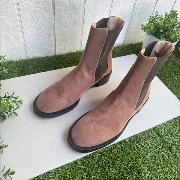 Stuart Weitzman
Women's Brown Cline Sleek Chelsea
Boot Brown size 8 fits 7.5 New - Picture 3 of 15